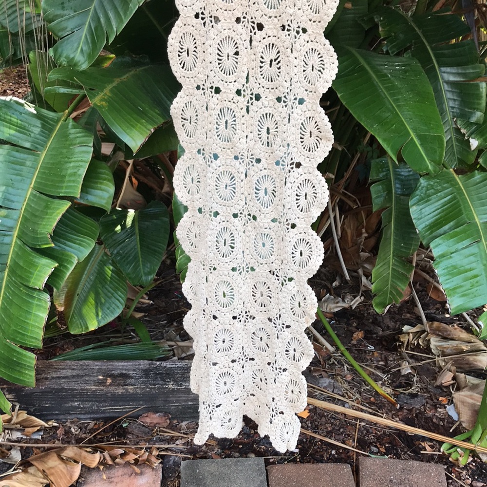 Crochet table runner - Picture 4 of 6